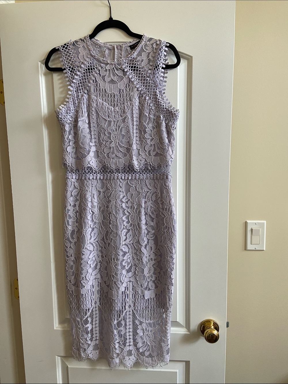 Dex Sleeveless Lace Midi Dress in Light Lavender size Medium
